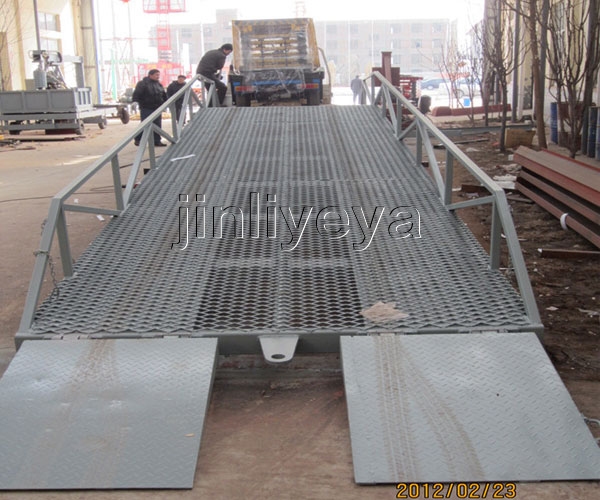 移動液壓式（shì）登車橋